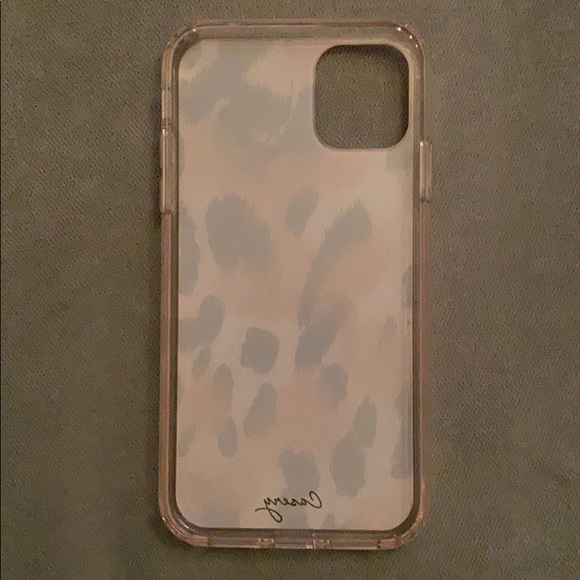 The Casery Leopard Fur IPhone 11 case - Picture 2 of 5